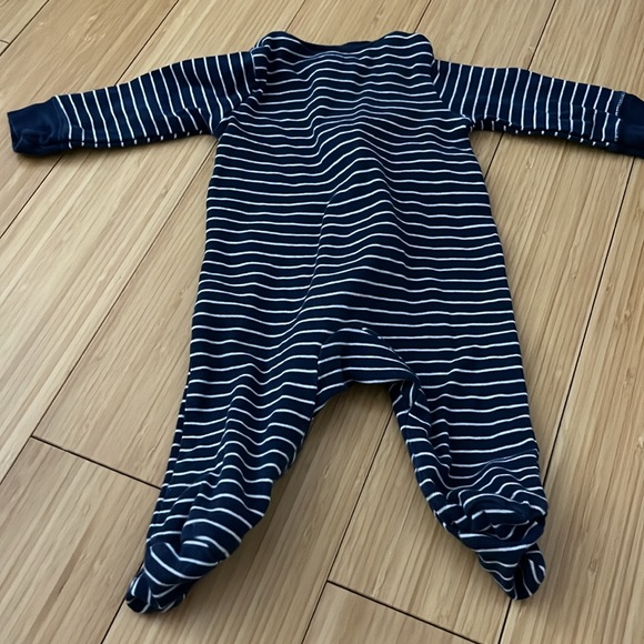 Boys Size 3M Carter’s Pajama Footie - Picture 3 of 4